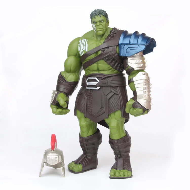 Design gigantic figurină Hulk