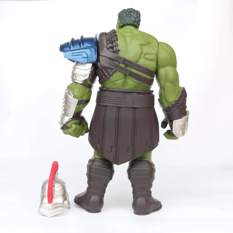 Design gigantic figurină Hulk