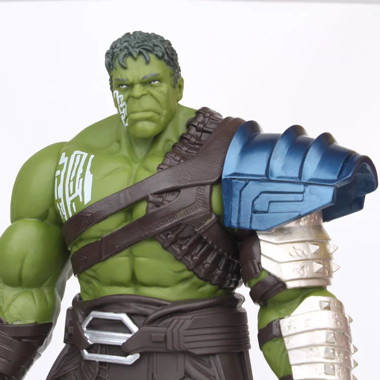Design gigantic figurină Hulk