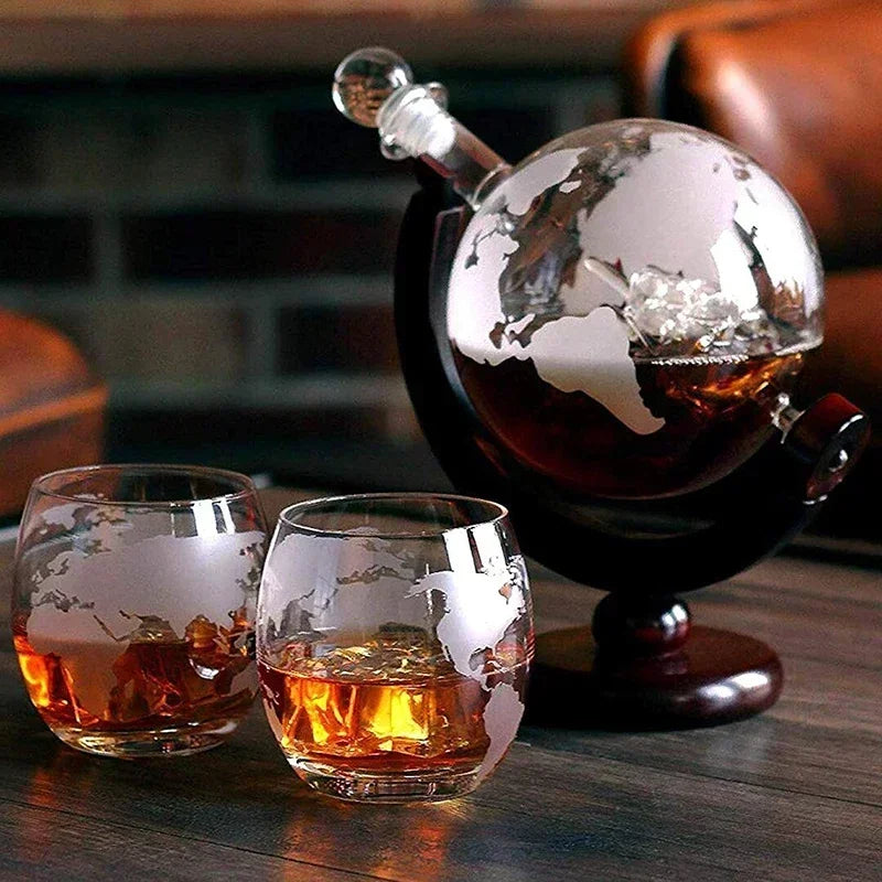 Decanter de lux în formă de glob - set cadou pentru whisky cu bază din lemn