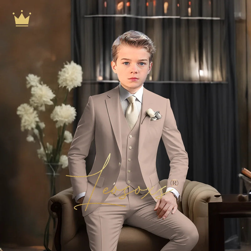 Costum elegant de băiat pentru nuntă - mai multe variante