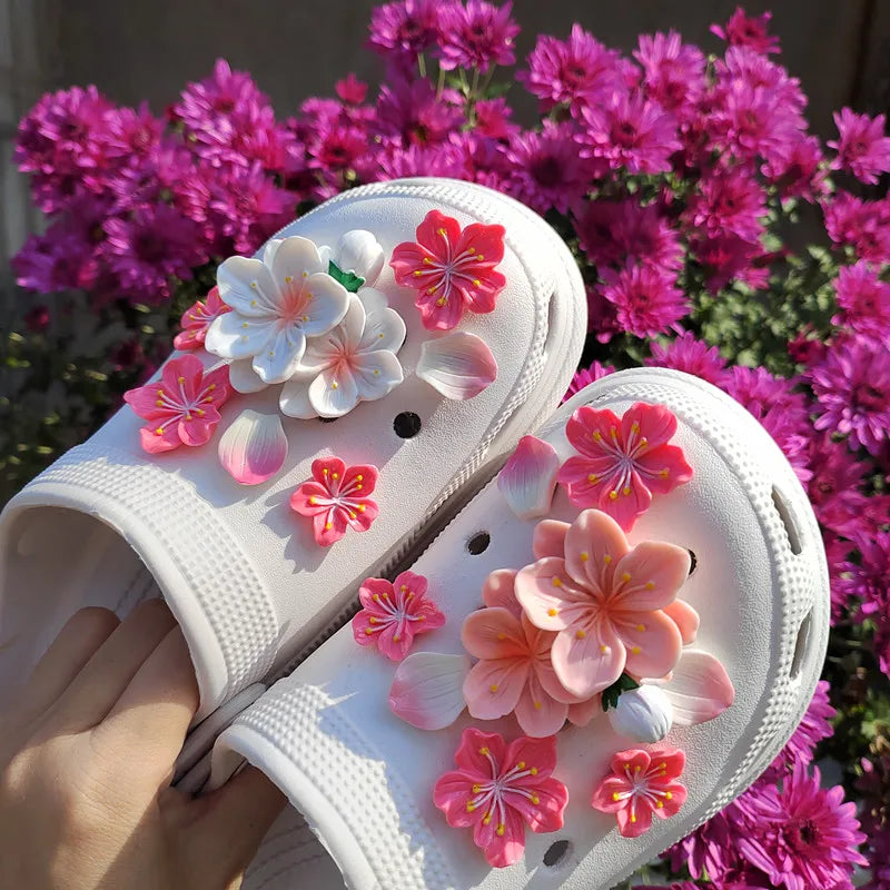 Decorațiuni pentru pantofi Crocs în formă de flori - mai multe variante
