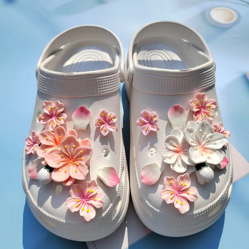 Decorațiuni pentru pantofi Crocs în formă de flori - mai multe variante