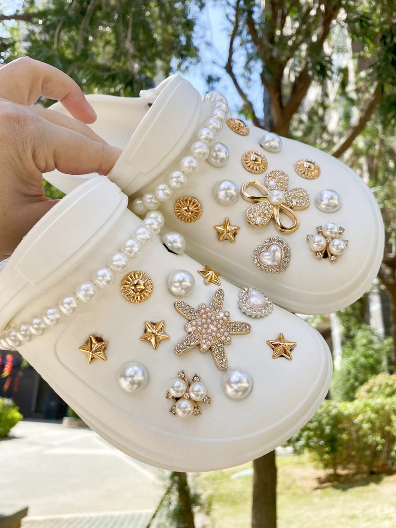 Ornamente în formă de bijuterii pentru femei pe pantofii Crocs - mai multe variante