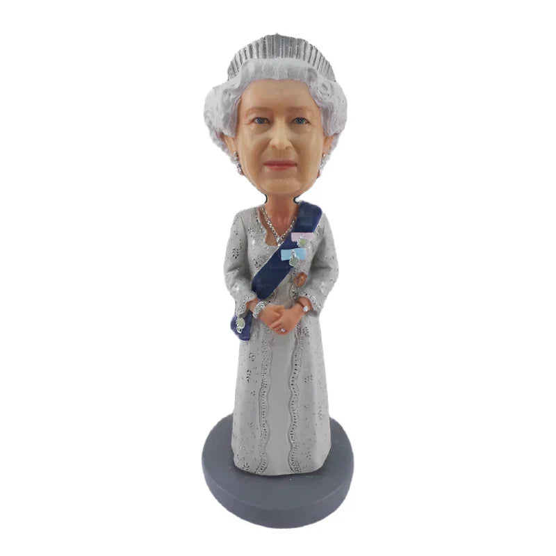 Marea figurină Regina Elisabeta a II-a - mai multe variante