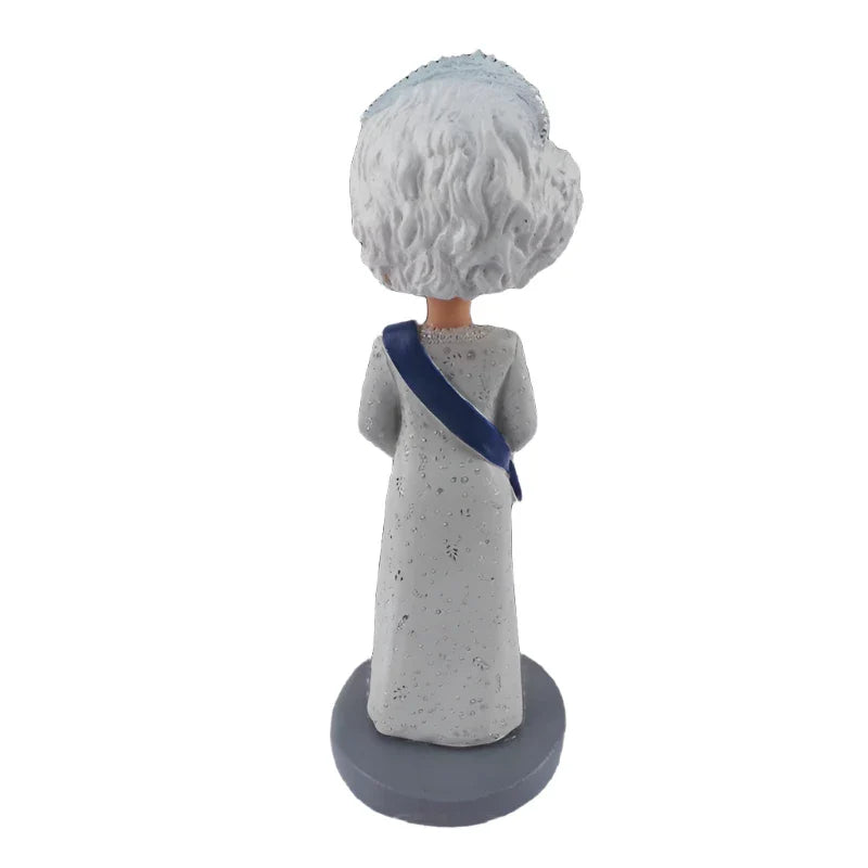 Marea figurină Regina Elisabeta a II-a - mai multe variante