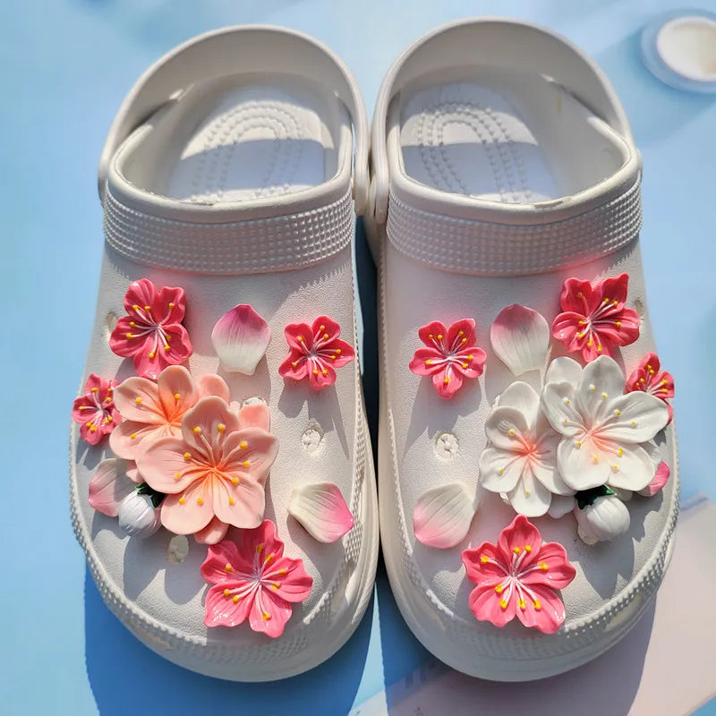 Decorațiuni pentru pantofi Crocs în formă de flori - mai multe variante