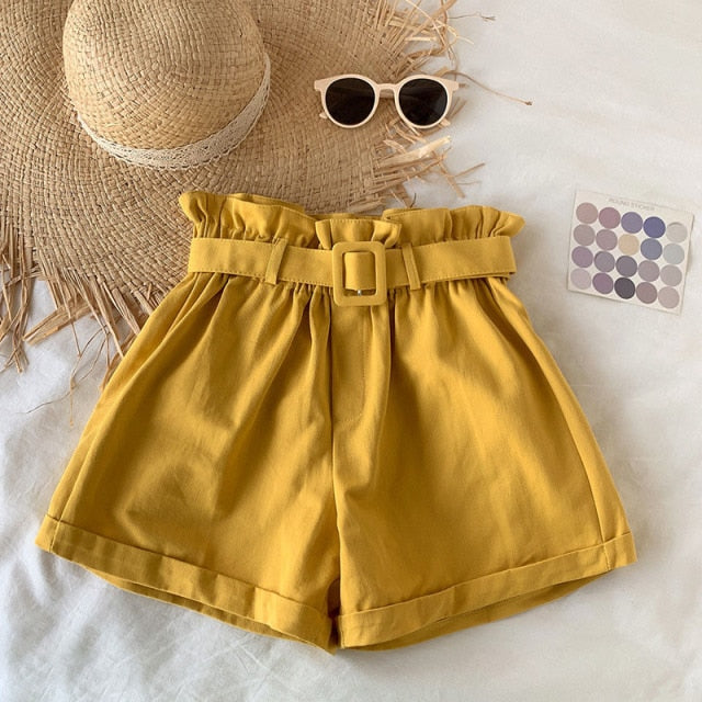 Pantaloni scurți de culoare pentru femei cu centură - mai multe culori