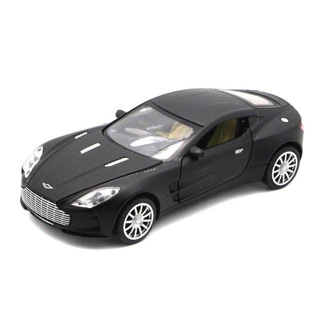 Mașină Aston Martin - mai multe culori